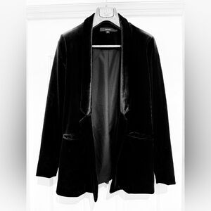 Vera Moda Women’s Black Velvet Blazer